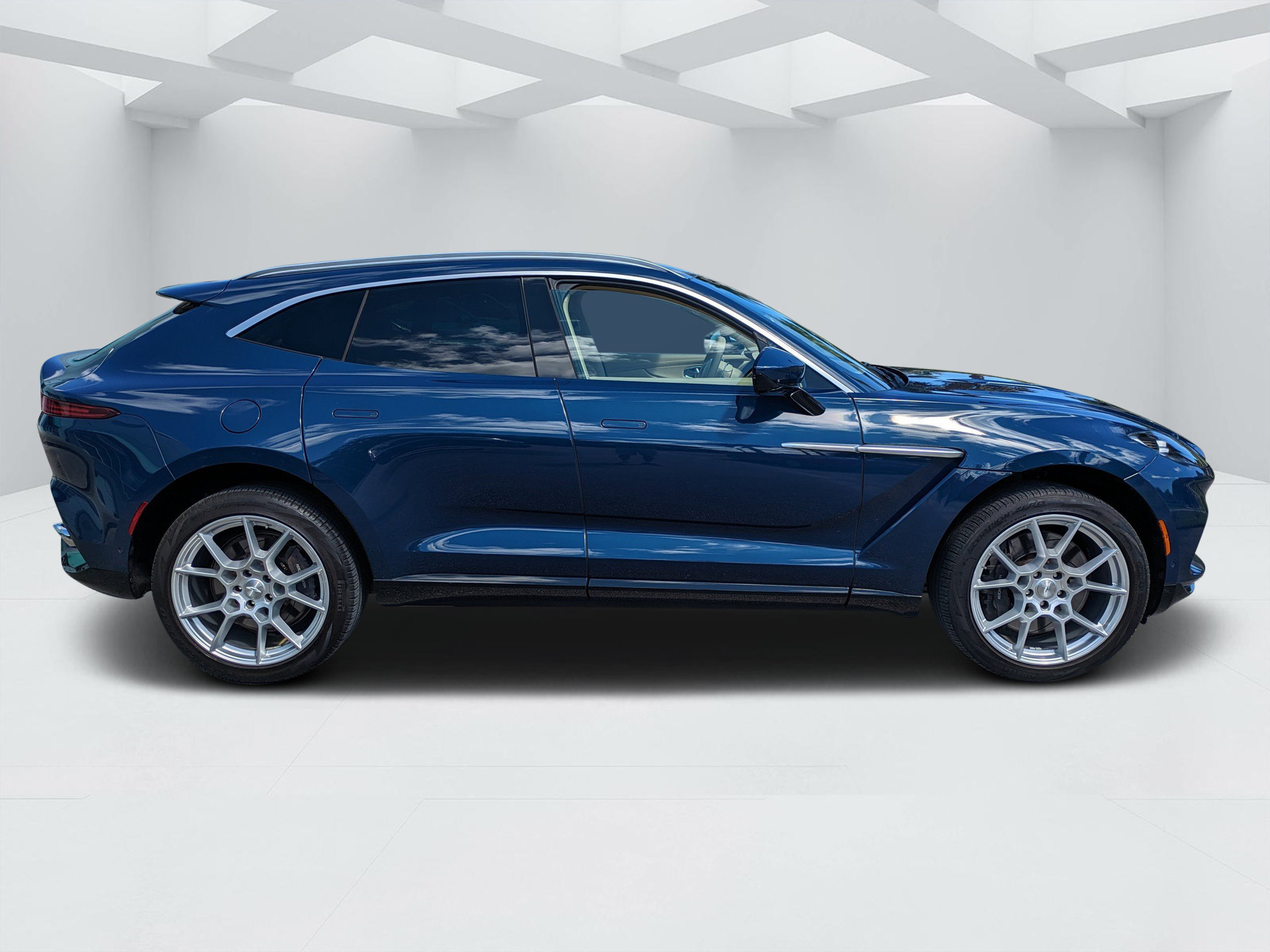 Used 2024 Aston Martin DBX AWD/4WD image 2