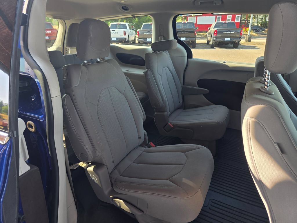 Used 2020 Chrysler Pacifica Touring FWD image 22