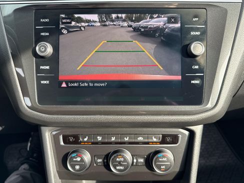 Used 2018 Volkswagen Tiguan SE image 14