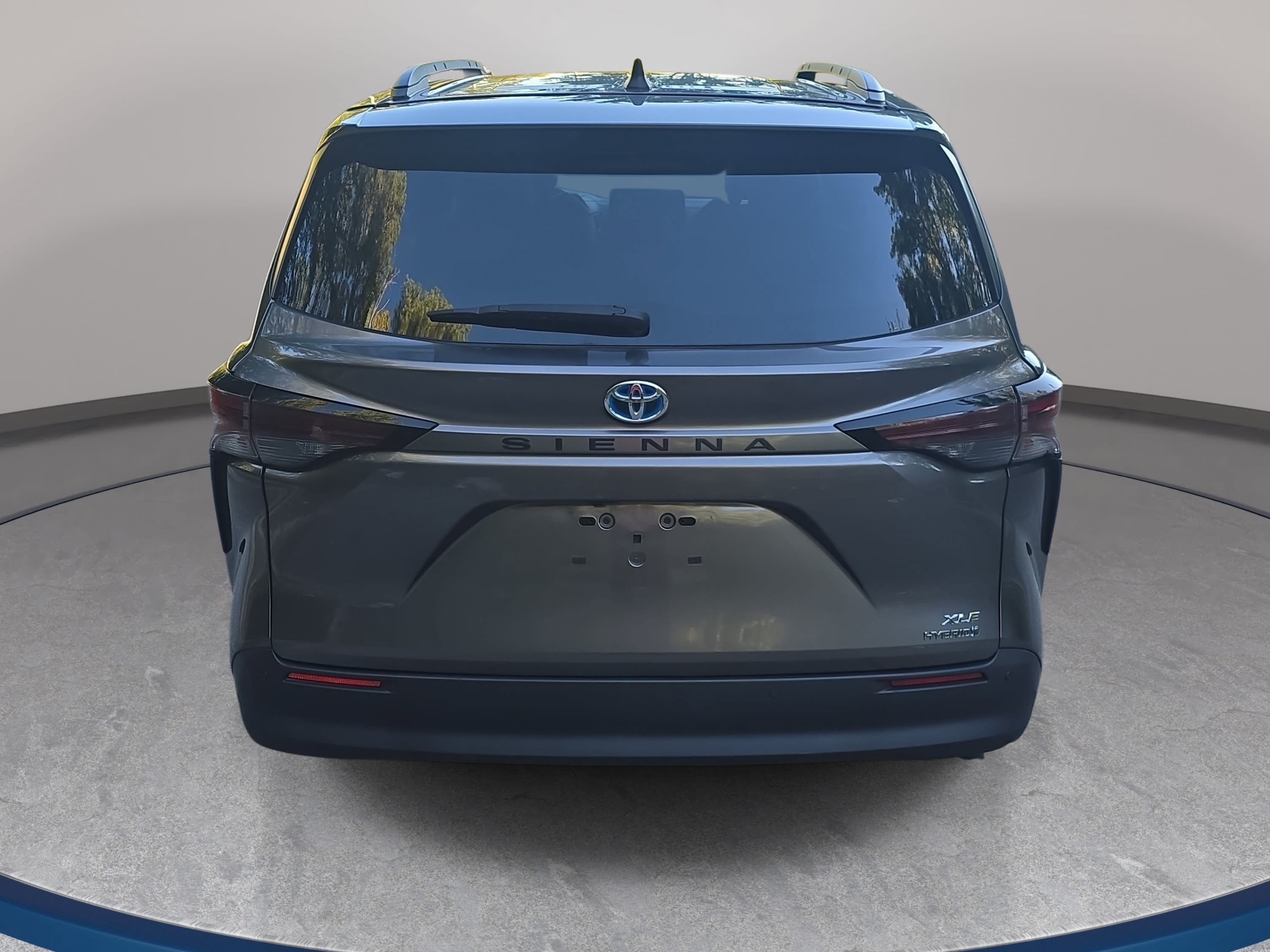Used 2024 Toyota Sienna XLE FWD image 6