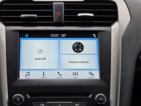 Used 2018 Ford Fusion SE w/ Fusion SE Technology Package image 11