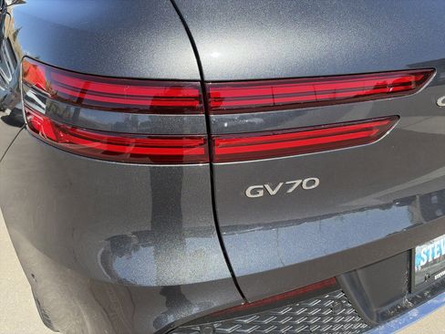 Used 2023 Genesis GV70 2.5T w/ Advanced Package image 27