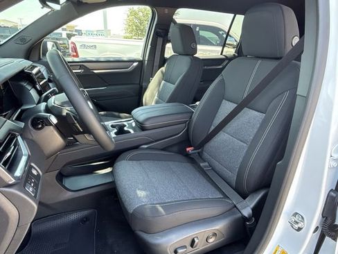 New 2026 GMC Acadia Elevation image 19