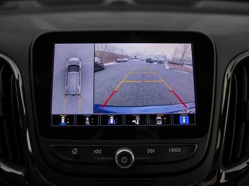 Used 2022 Chevrolet Equinox RS w/ Infotainment Package image 11