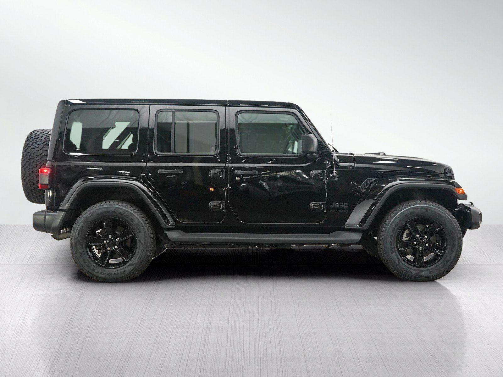 Used 2020 Jeep Wrangler Unlimited Sahara AWD/4WD image 6