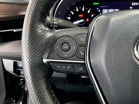 Used 2021 Toyota Avalon XLE w/ Moonroof Package image 11