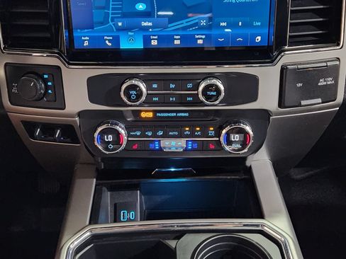 Used 2022 Ford F250 Lariat w/ Lariat Value Package AWD/4WD image 40