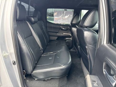 Used 2018 Toyota Tacoma TRD Off-Road image 12