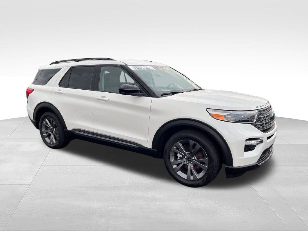 Used 2023 Ford Explorer XLT w/ Equipment Group 202A RWD image 7