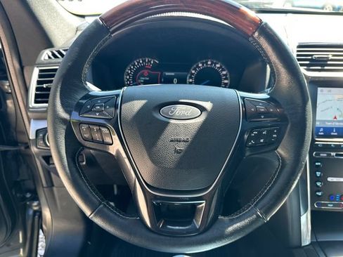 Used 2018 Ford Explorer Platinum AWD/4WD image 32