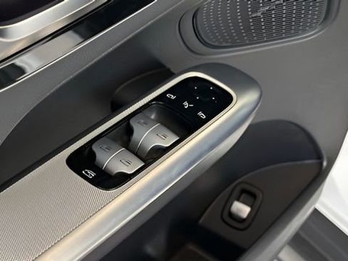 Used 2024 Mercedes-Benz GLC 300 GLC 300 image 44