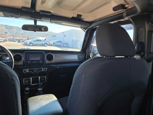 Used 2020 Jeep Gladiator Sport image 14