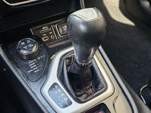 Used 2015 Jeep Cherokee Trailhawk image 24