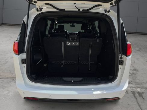 Used 2018 Chrysler Pacifica Touring-L Plus w/ S Appearance Package FWD image 19