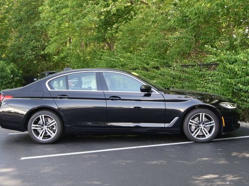 Used 2023 BMW 530i w/ Premium Package RWD image 10