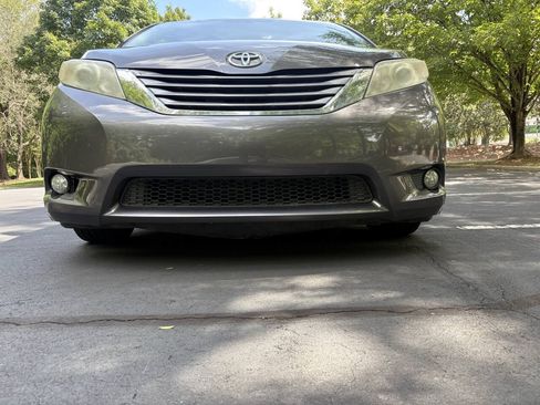 Used 2016 Toyota Sienna XLE FWD image 8