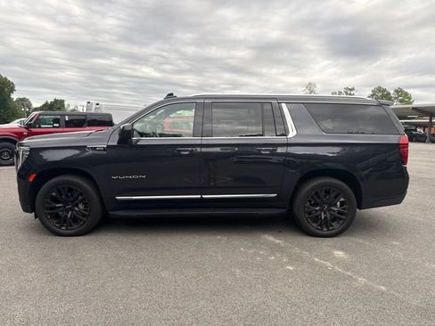 Used 2023 GMC Yukon XL SLT AWD/4WD image 2