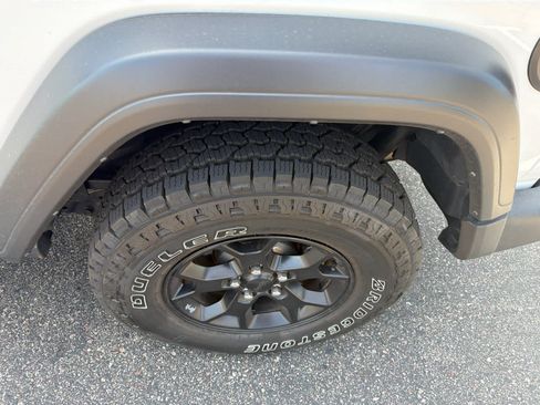 Used 2022 Jeep Wrangler Sport AWD/4WD image 5