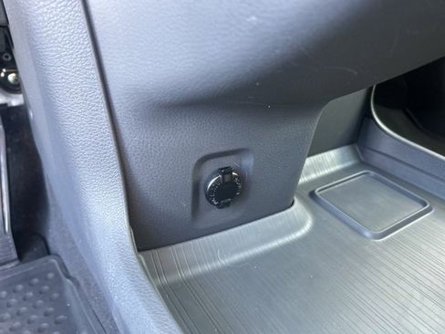 Used 2024 Toyota Sienna LE image 27