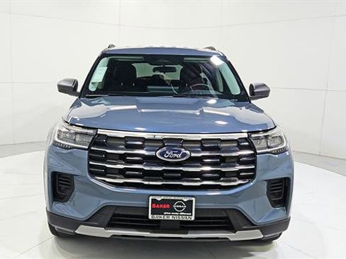 Used 2025 Ford Explorer Active RWD image 2