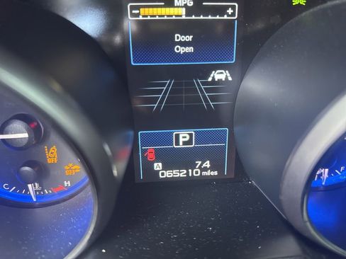 Used 2018 Subaru Outback 3.6R Touring AWD/4WD image 5