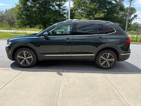 Used 2018 Volkswagen Tiguan SEL AWD/4WD image 4