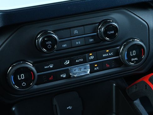 Used 2024 Ford Bronco Heritage Edition AWD/4WD image 17