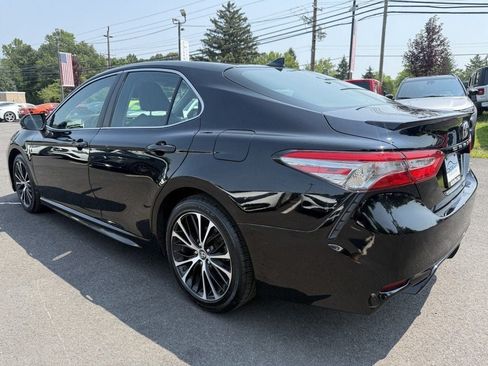 Used 2019 Toyota Camry SE w/ Convenience Package FWD image 6