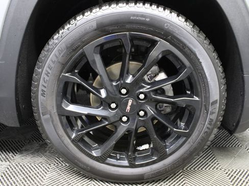 Used 2024 GMC Terrain SLE w/ GMC Pro Grade Package AWD/4WD image 13