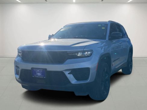 Used 2023 Jeep Grand Cherokee Altitude image 1