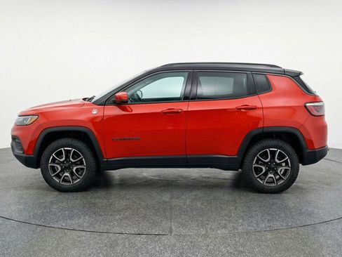 Used 2025 Jeep Compass Trailhawk w/ Trailer Tow Group AWD/4WD image 5