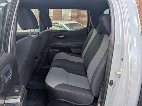 Used 2020 Toyota Tacoma TRD Off-Road AWD/4WD image 4