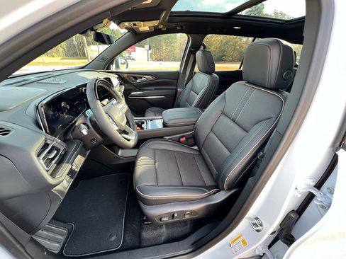 New 2026 Chevrolet Traverse High Country FWD image 3