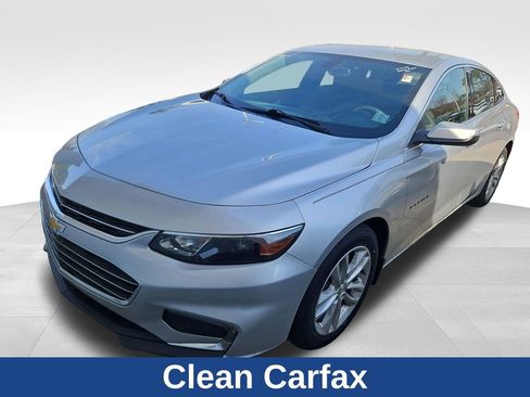 Used 2017 Chevrolet Malibu LT image 2