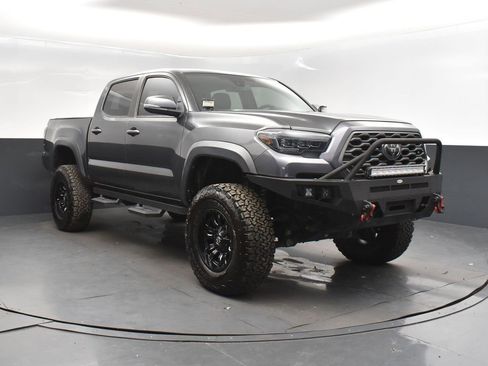Used 2020 Toyota Tacoma TRD Off-Road image 9