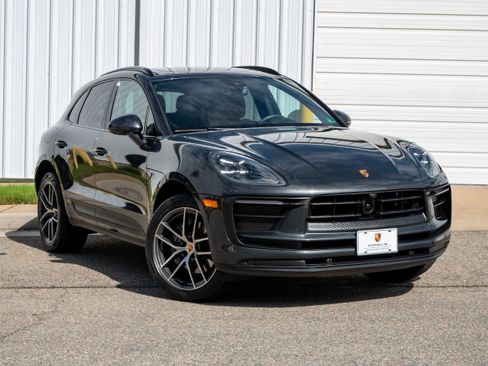 Used 2025 Porsche Macan image 9