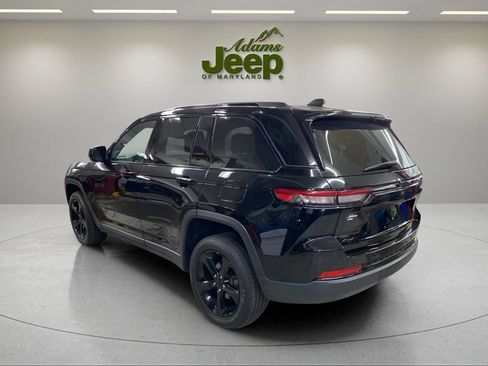 Used 2023 Jeep Grand Cherokee Altitude AWD/4WD image 3