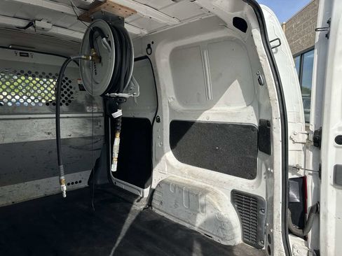 Used 2020 Nissan NV200 S image 36