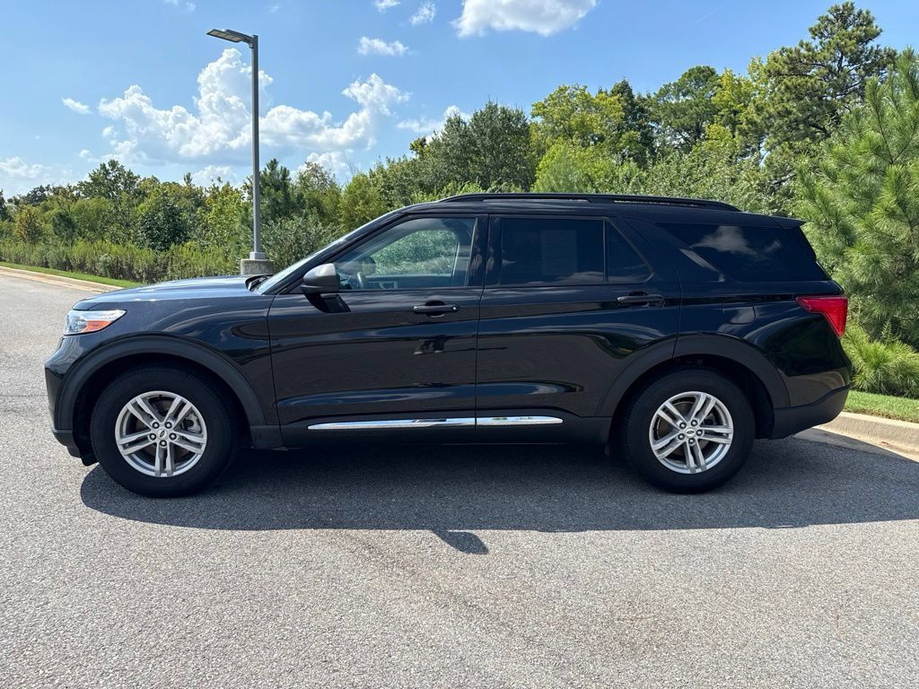 Used 2024 Ford Explorer XLT w/ Equipment Group 202A RWD image 4