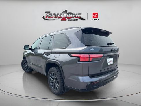 Used 2025 Toyota Sequoia Platinum AWD/4WD image 5
