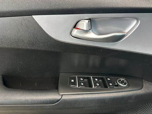 Used 2023 Kia Forte LXS w/ LXS Technology Package image 11