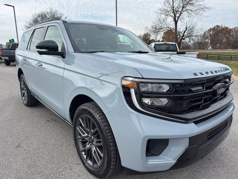 New 2025 Ford Expedition Platinum w/ Stealth Performance Package AWD/4WD image 3