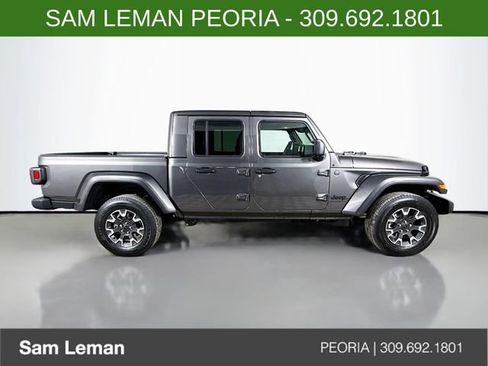 New 2026 Jeep Gladiator Sahara image 8