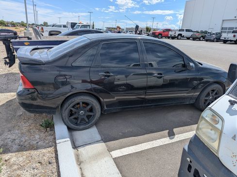 Used 2005 Ford Focus ST FWD image 5