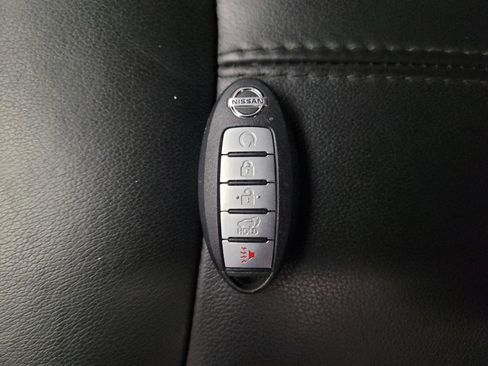Used 2019 Nissan Pathfinder SL AWD/4WD image 32