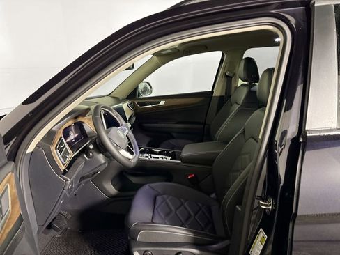 New 2026 Volkswagen Atlas SE image 11