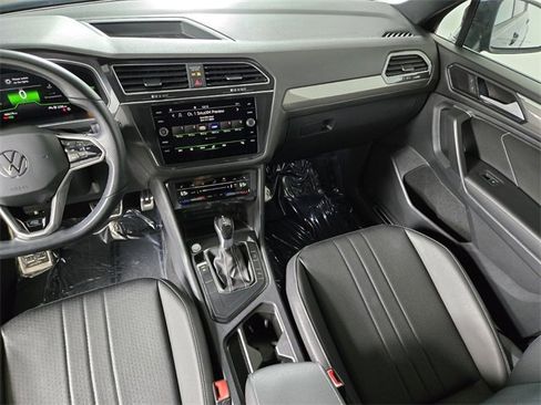 Used 2023 Volkswagen Tiguan SE R-Line image 18