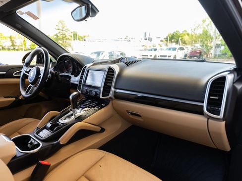 Used 2016 Porsche Cayenne AWD/4WD image 25