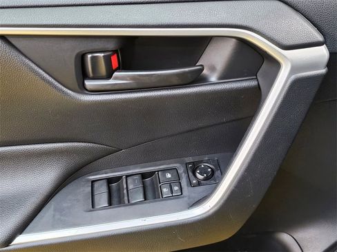 Used 2022 Toyota RAV4 LE image 23