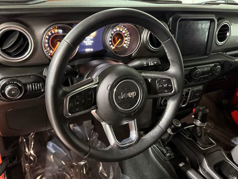 Used 2018 Jeep Wrangler Unlimited Sahara image 4